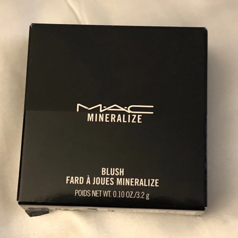 MAC Cosmetics Mineralize Baked Blush Shade Love Joy 3.2g NIB